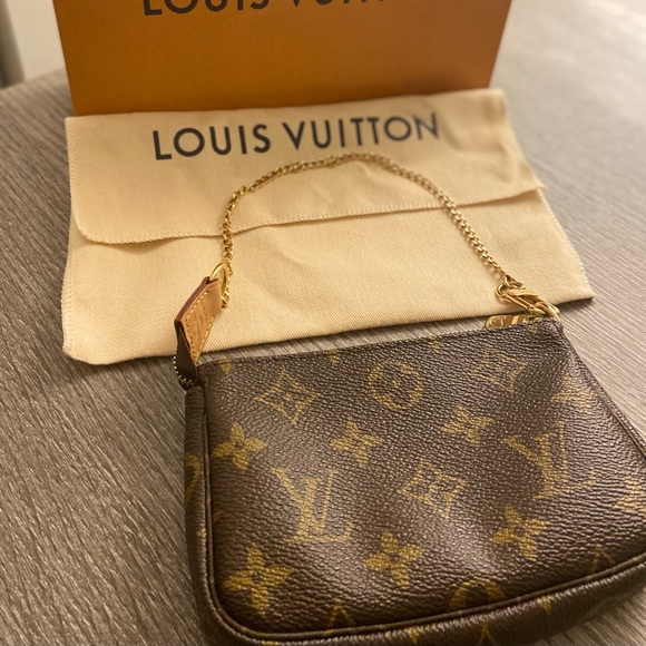 Louis Vuitton Mini Pochette AUTHENTIC/ NO FLAWS - Picture 7 of 15